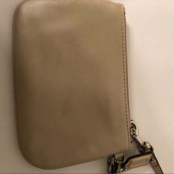 👛 COACH 👛 pearl leather wristlet
